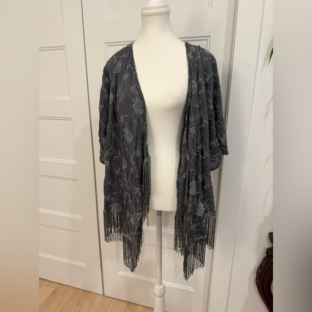 Abercrombie & Fitch Dark Gray Floral Kimono